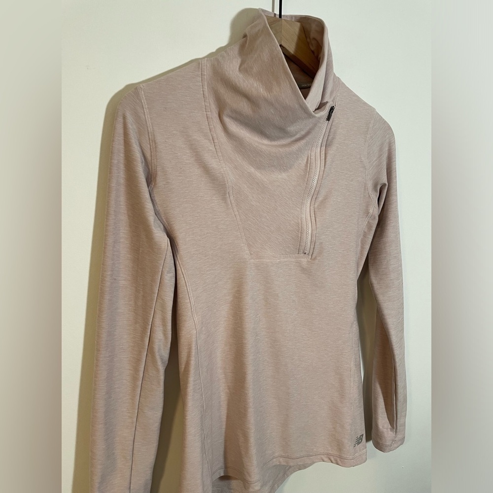New Balance long Sleeve Athletic Performance Athleisure Top Soft Pink Size Small - Picture 2 of 10